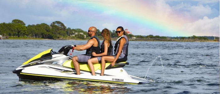 Motos acu&aacute;ticas Yamaha en el agua